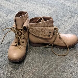 Women's Lace-Accent Foldover Lace-Up Boots in Tan
